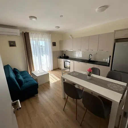 Luxury Apartment *