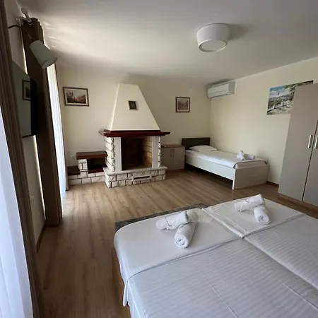 Luxury Apartment *