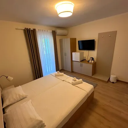 Luxury Apartment *