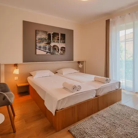 Luxury אומאג